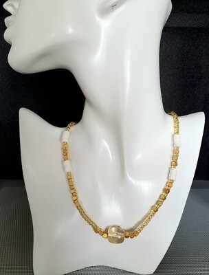 💖 Ravissant collier très tendance. Long.40cm. Entièrement fait à la main. Modèle unique.