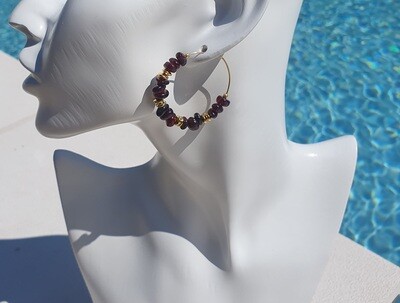 💖 Ravissantes créoles dorées et chips de Grenat 💖 Fabrication artisanale. Modèle unique.