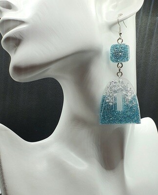 💙 Résine et paillettes bleues azur 💙 Très jolies boucles d'oreilles idéales pour l'été ⛱️🌞