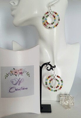 💖 Ravissantes créoles argentées. Petites perles en cristal multicolore. Création artisanale. Modèle unique.