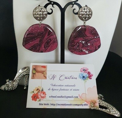 🤩 Nouvelle collection Polymère 🤩 
B.O en argile Polymère violette, marbrées de noir et feuilles d'argent froissées. Création artisanale. Exemplaire unique.