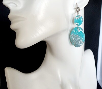 💎 Très jolies B.O ovales en argile Polymère turquoise et feuilles d'argent froissées. Création artisanale. Modèle unique