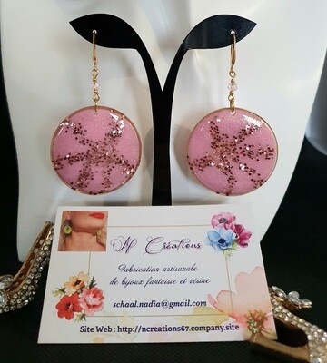 💝 Très jolies boucles d'oreilles rondes en argile Polymère rose et paillettes. Création artisanale. Modèle unique.