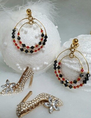 ❤️🖤 Créoles dorées. Toupies en cristal rouge et noir 🖤❤️ Création artisanale. Modèle unique.