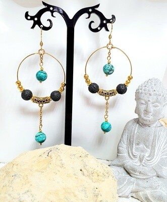 🙏 Turquoise et Pierre de lave🙏 ÉNERGIE POSITIVE/OPTIMISME/
APAISEMENT Très belles créoles Bohême. Perles en véritable Turquoise et Pierre de lave. Création artisanale. Exemplaire unique.